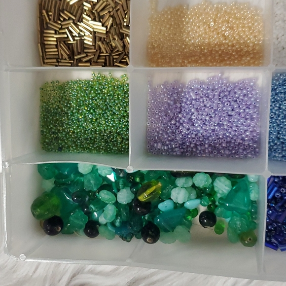 Jewelry beads with craft organizer - Picture 2 of 6